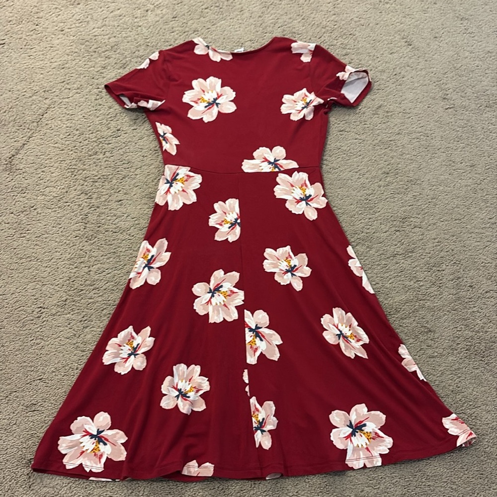 Old Navy Red floral wrap dress v neck stretch with sleeves - Picture 5 of 13